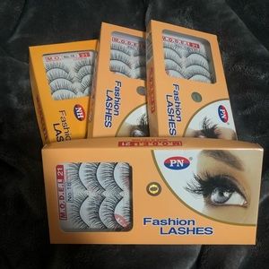 MODEL21 strip lashes